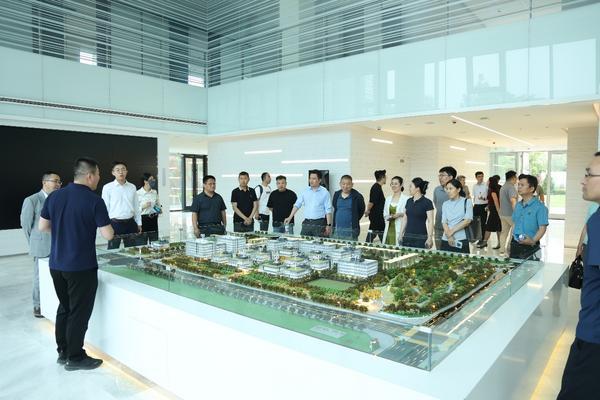 庞各庄镇 2025 年西瓜季政企联动产业推介活动圆满举行澳门新葡京入口“瓜香引凤聚商机 政企联动促发展”北京大兴(图2) 庞各庄镇 2025 年西瓜季政企联动产业推介活动圆满举行澳门新葡京入口“瓜香引凤聚商机 政企联动促发展”北京大兴(图2)